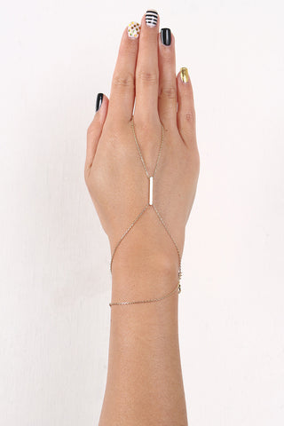 Bar Accent Curb Link Hand Chain